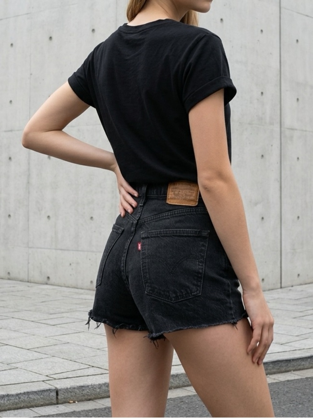 Levi’s Ribcage High-Waist Denim Shorts | Size 24 - Picture 2 of 13